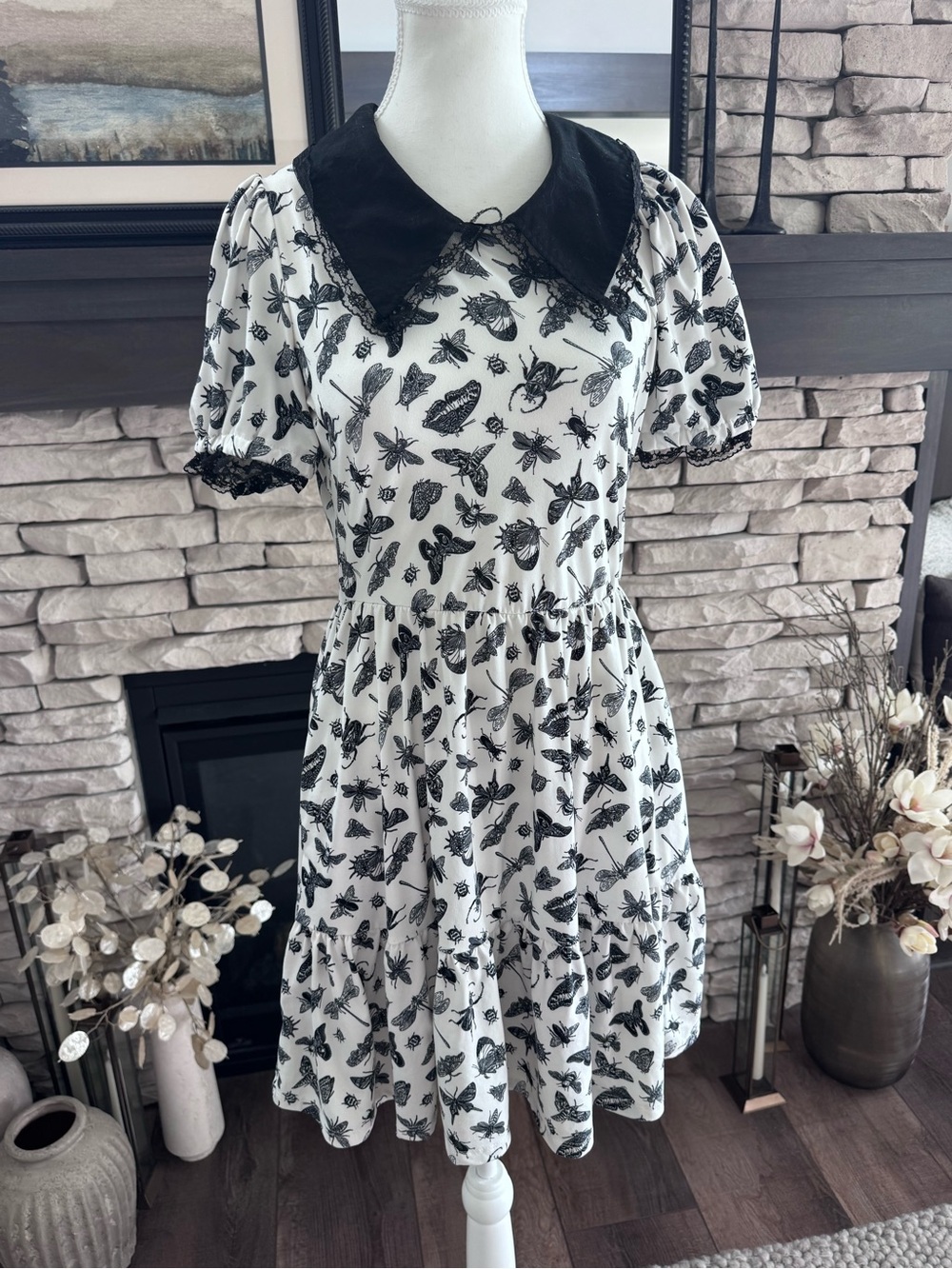 Hot Topic Women’s Small Black & White Lace Trim Insect Print Dress